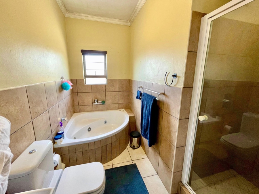 3 Bedroom Property for Sale in Waterval East North West